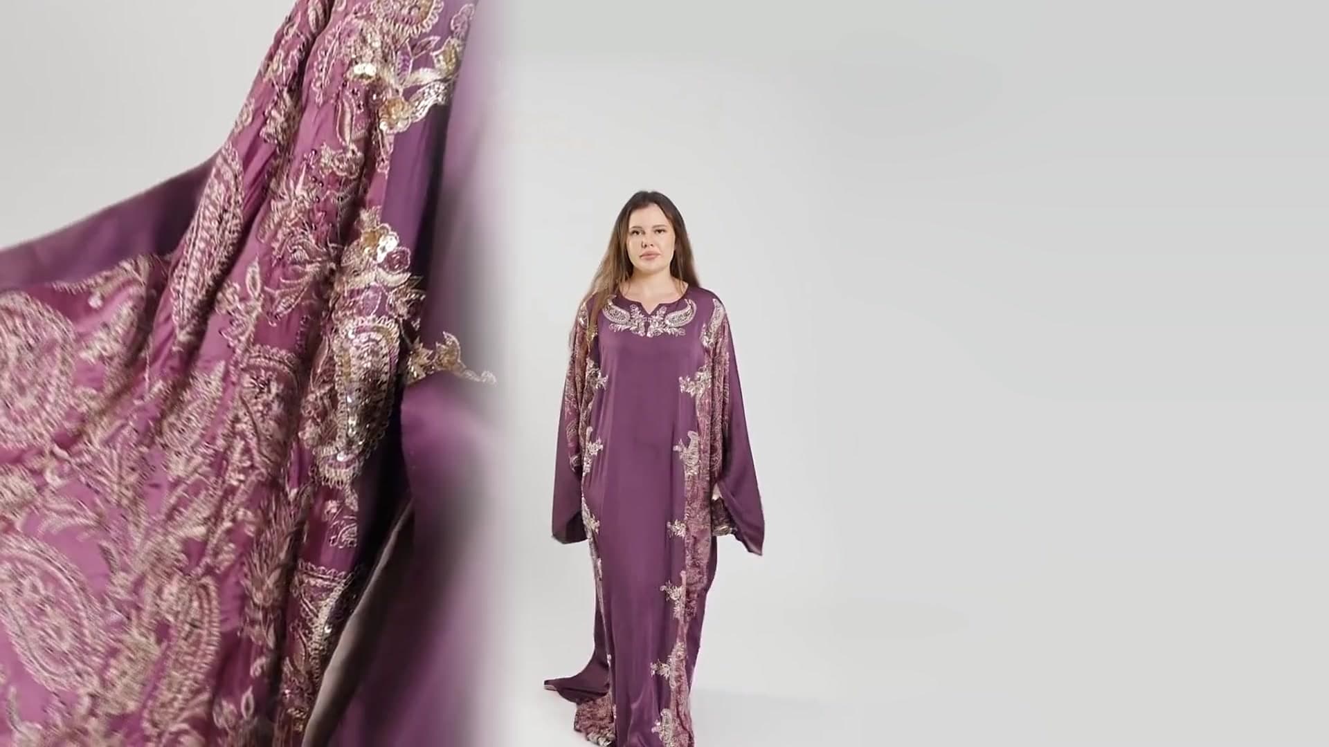 جلابية بنفسجية بتطريز يدوي